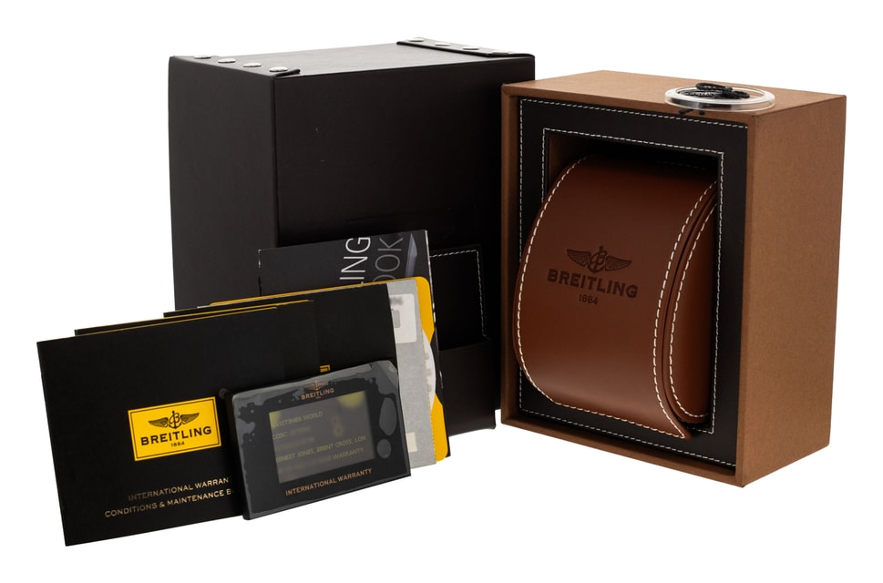 Breitling Navitimer Chronograph GMT 46 A24322 Image 4